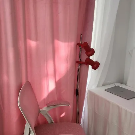 아파트 With Garden View